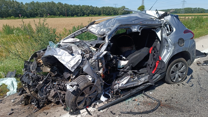 Mladá žena neprežila čelnú zrážku s kamiónom