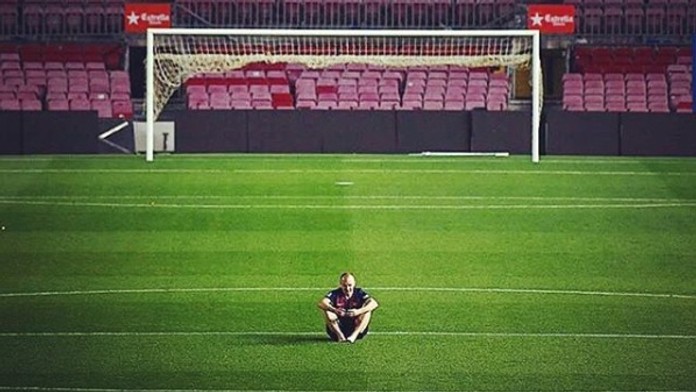 Andrés Iniesta sa lúči s Barcelonou.