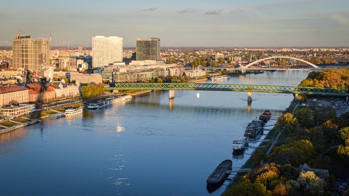 Zach Sanford zo St. Louis proti Arizone.