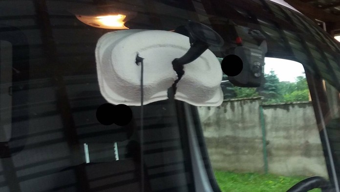 Takto záchranári zakrývajú pred teplom drahý prístroj