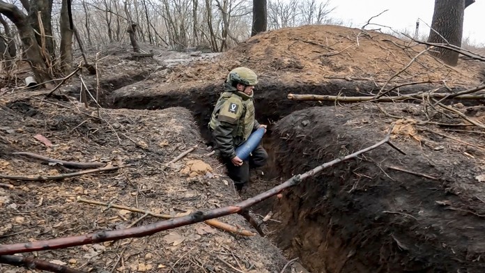VIDEO: Ruského vojaka zasiahol dron, kolega ho následne z blízkosti strelil do hlavy