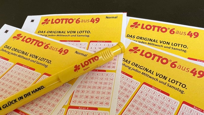 Lotériový tiket ležal zabudnutý v kabelke štvrť roka. Keď ho majiteľka skontrolovala, zmenil sa jej život