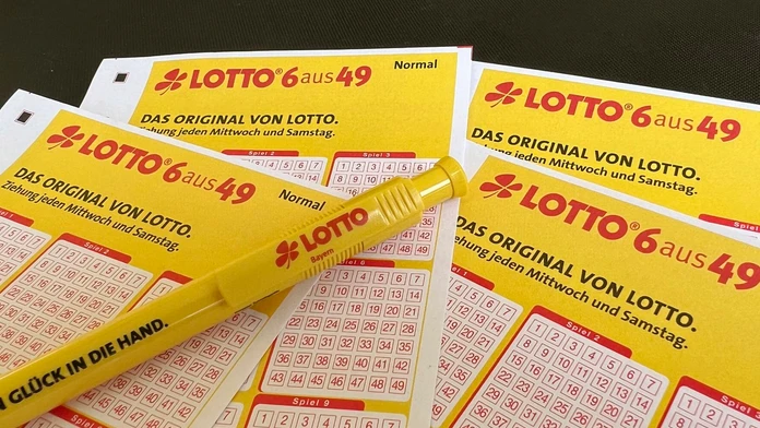Lotériový tiket ležal zabudnutý v kabelke štvrť roka. Keď ho majiteľka skontrolovala, zmenil sa jej život
