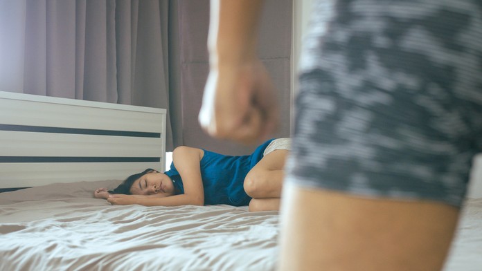 Muž ju znásilnil v spánku, usvedčilo ho DNA. Prokuratúra prípad zmietla zo stola, žena vraj trpí sexsomniou