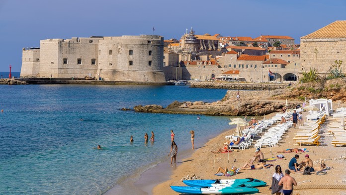 Nový trend dovolenkárov. Na pláž si so sebou nosia múku