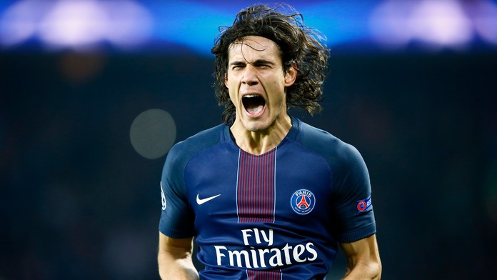 Útočník PSG Edinson Cavani jasá po svojom góle v sieti Barcelony v osemfinále LM.
