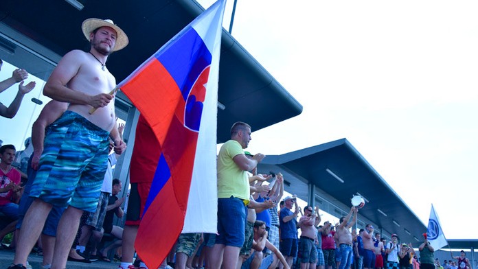 Štrajkujúci pracovníci automobilky Volkswagen Slovakia. 