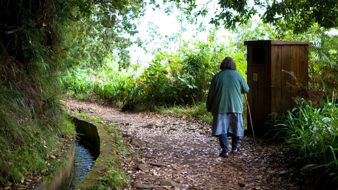 Chôdza seniorov (ilustračná snímka)