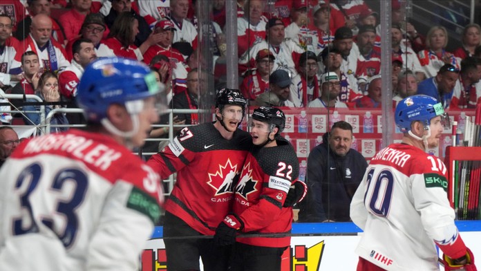 Radosť Kanaďanov po strelení gólu proti Česku