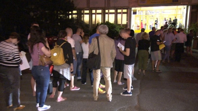Rady ľudí pred Slovenskou poštou