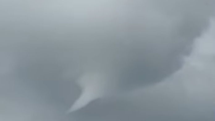 VIDEO: Na severe Talianska sa objavilo tornádo. Podľa odborníkov je to na toto obdobie zriedkavé