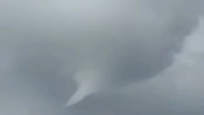 VIDEO: Na severe Talianska sa objavilo tornádo. Podľa odborníkov je to na toto obdobie zriedkavé