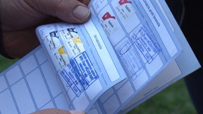 Falošné pečiatky v očkovacom preukaze psa.