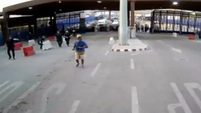Muž zaútočil na policajta.