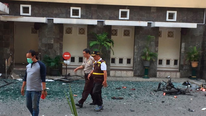 K zodpovednosti za tieto incidenty sa prihlásil Islamský štát. 