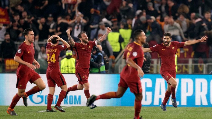 Nadšení hráči Barcelony po góle v dueli proti Barcelone v odvete štvrťfinále Ligy majstrov.