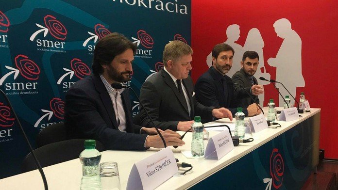 Mark Uth zo Schalke reaguje v dueli s Freiburgom.