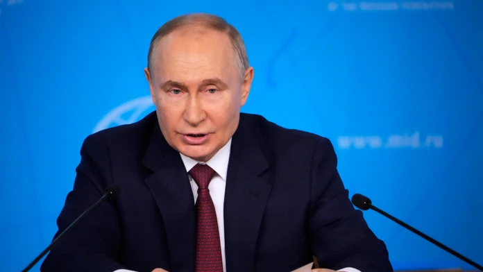 Putin pohrozil výrobou striel stredného doletu schopných niesť jadrové hlavice