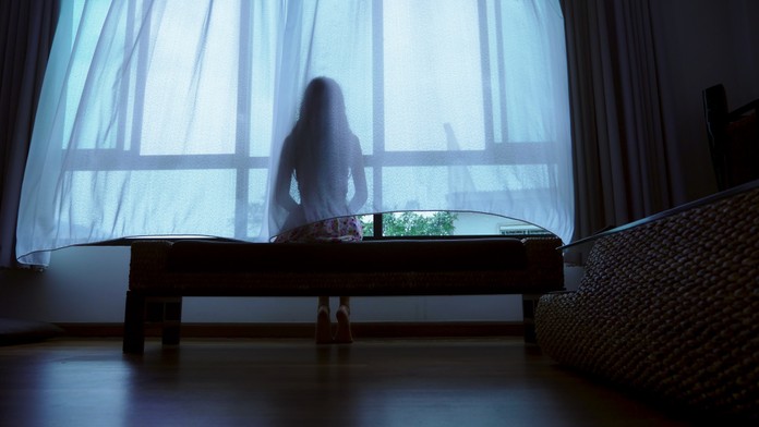 Dievčatko (8) držala matka celý život v zamknutej izbe, nikdy nevidelo lúku ani iné deti