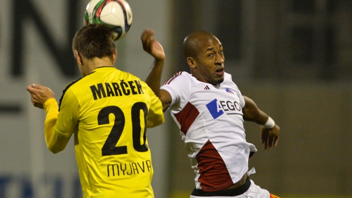 Vpravo Mitchell Stuart Schet (Trenčín) a Myjavčan Tomáš Marček.