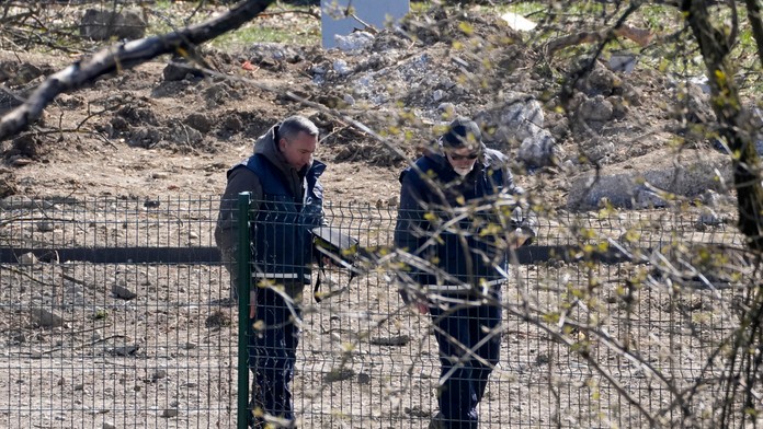Zrútený dron z Ukrajiny niesol 120-kilogramovú bombu. Keby narazil do betónu a nie pôdy, išlo by o katastrofu