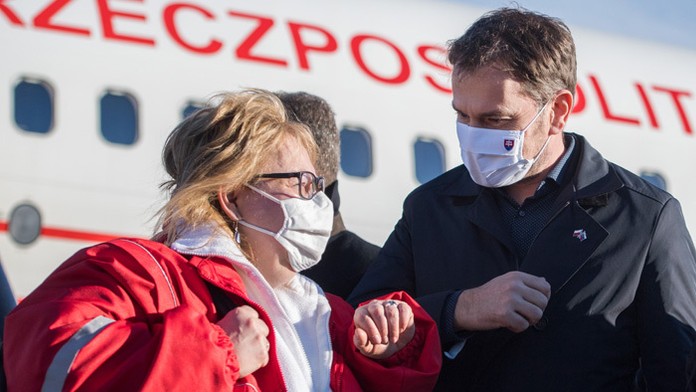 Ako Adam vysvetlí, že pracuje vo fitku?