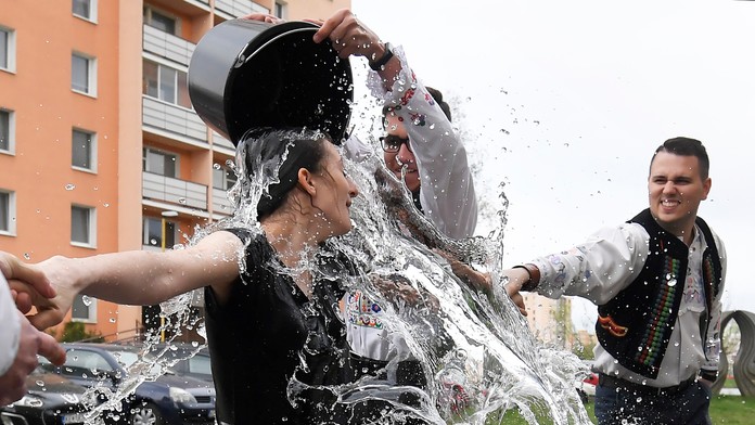 Veľkonočná oblievačka s folklórnym súborom Železiar v Košiciach.
