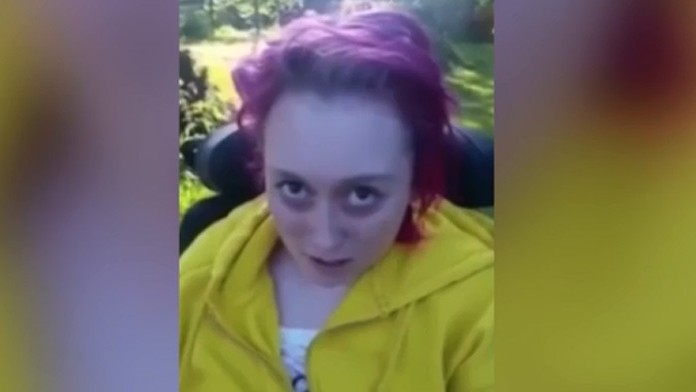 Amy Thomsonová sa zmenila na nepoznanie.