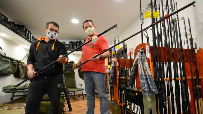 Bývalý predseda Správy štátnych hmotných rezerv Kajetán Kičura vychádza z budovy ústavného súdu.