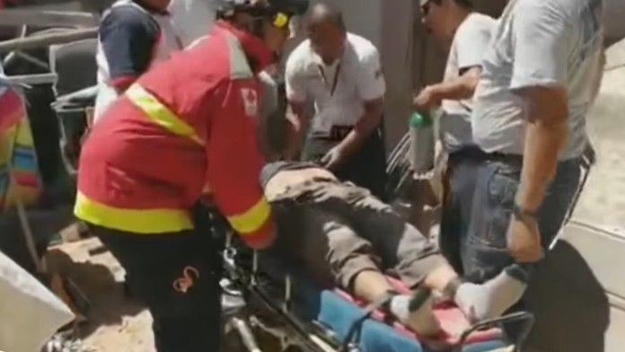 Mohamed Salah z Liverpoolu oslavuje gól proti Huddersfieldu.