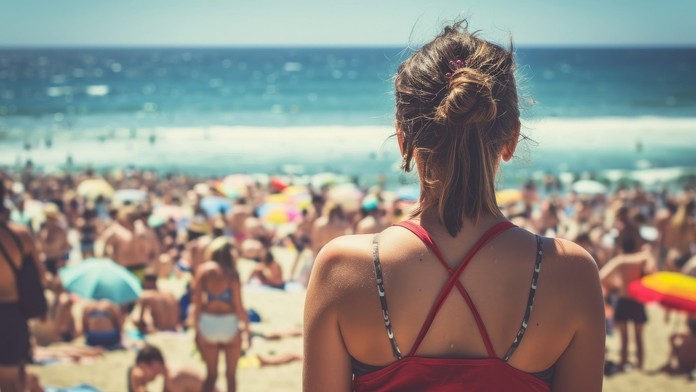 Ľudia v plavkách na pláži