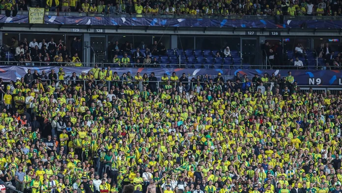 Bodné zranenia na chrbte? Pred zápasom zomrel fanúšik, jeho skupinu napadli priaznivci súpera