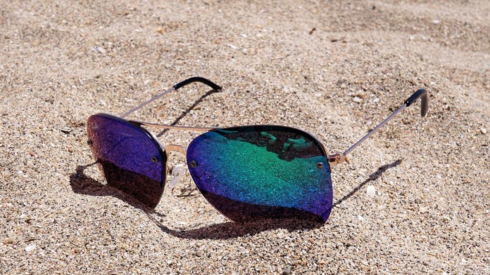 Nočná mora na dovolenke: Turista stratil okuliare, skončil vo väzení na dva mesiace