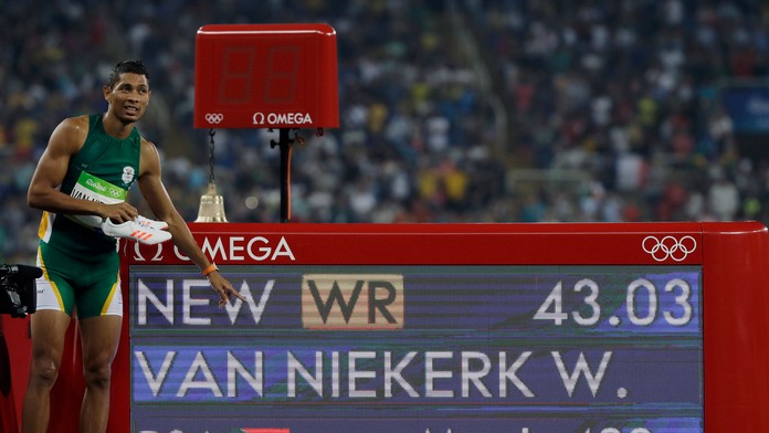 Juhoafričan Wayde Van Niekerk sa stal novým olympijským šampiónom v behu na 400 m na letných olympijských hrách v Riu de Janeiro