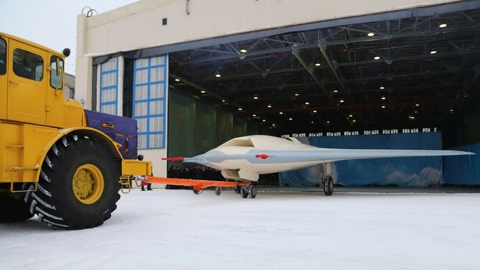 Nový dron ruskej armády SU-70 Ochotnik. 