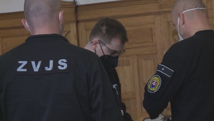 Malo to vyzerať ako požiar. Lukáš, ktorý zavraždil otca a jeho družku v Lednických Rovniach, si vypočul trest