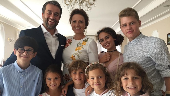 Hviezda Oteckov si zahral vo vianočnom filme.