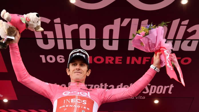 Geraint Thomas v rúžovom drese