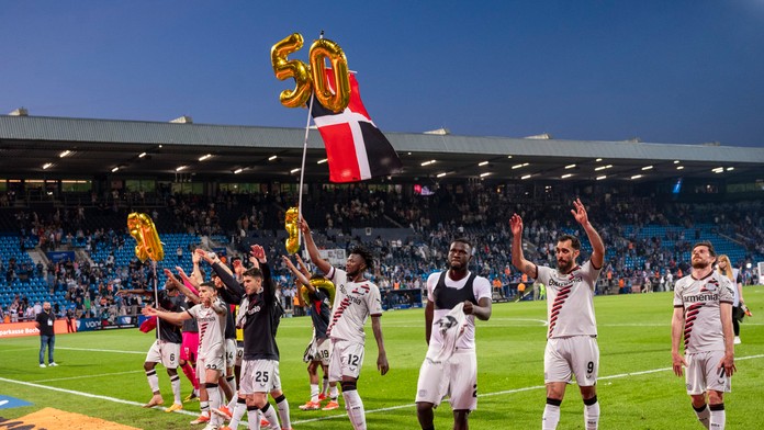 Dokázali to. Famózny Leverkusen s Hradeckým v bráne vyhral Bundesligu bez prehry