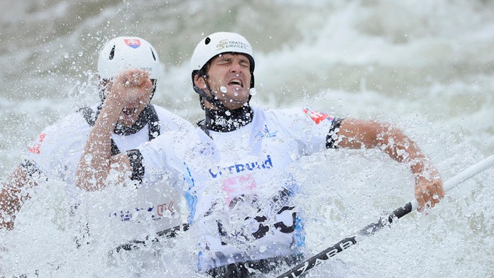 Ladislav a Peter Škantárovci finišujú ako prví vo finálovej jazde v kategórii C2  na ME 