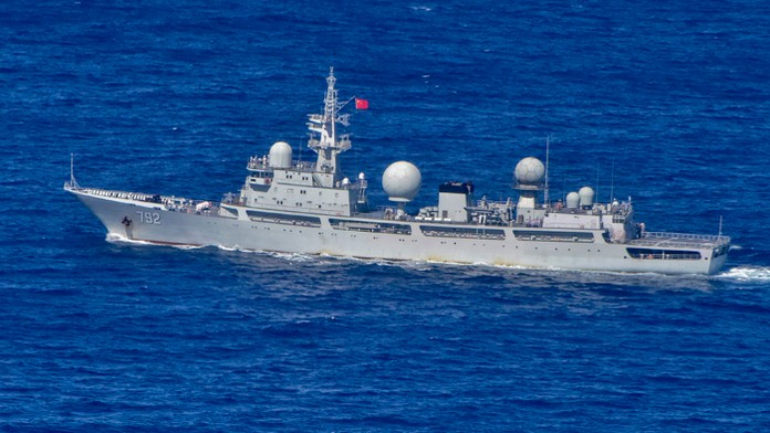 Čínska vojenská loď sa plaví pri severo-západnom pobreží Austrálie.