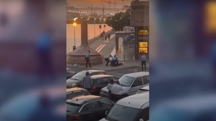 VIDEO: Turista si chcel objednať džús, no skončil v rukách polície. Na vine bol prekladač