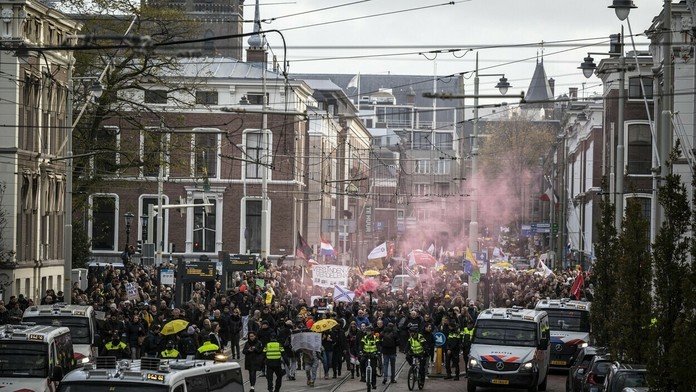 Protesty v Holandsku pre lockdown