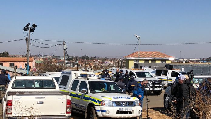 Streľba v dvoch baroch v JAR: Zomrelo najmenej 18 ľudí