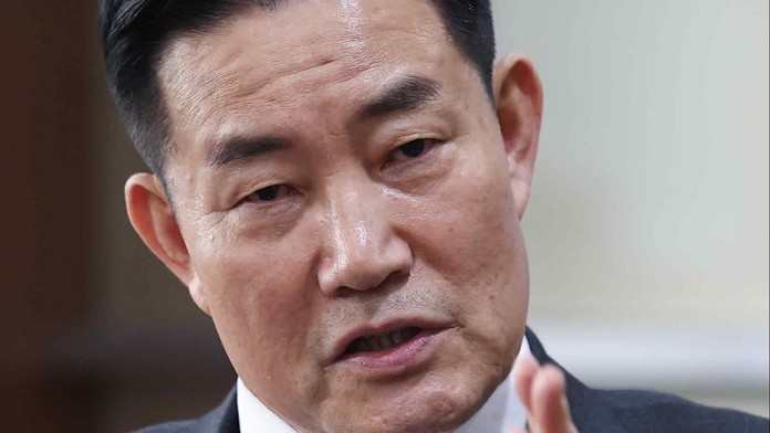 Juhokórejský minister obrany Sin Won-sik.