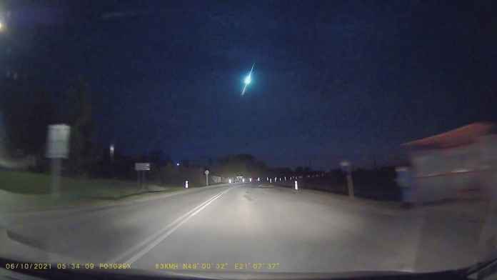 Meteorit nad obcou Svinia, ktorý zachytil pán Jaroslav Hatala.