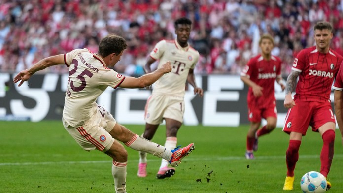 Rekord v počte zápasov za Bayern ozdobil  Thomas Müller gólom. Po stretnutí žiaril spokojnosťou