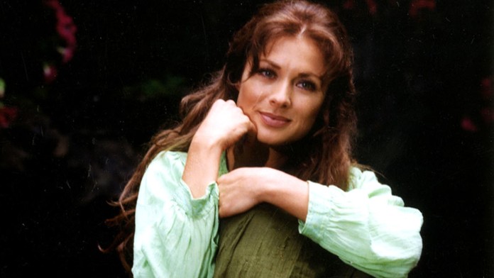 Esmeralda - Leticia Calderón