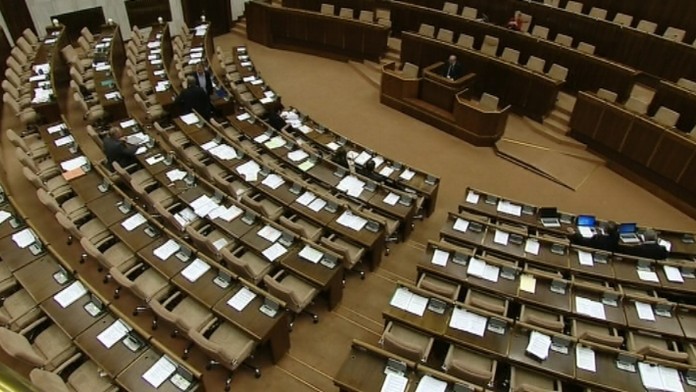 19 Parlament-prichody a dovolenky.transferweb_jpg_bez_watermarku_1.jpg