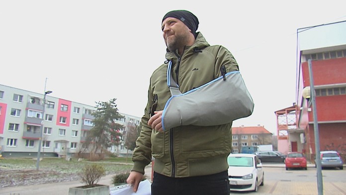 V Sládkovičove napadli záchranára.